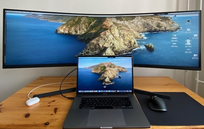 Širokoúhlý monitor s poměrem stran 32:9